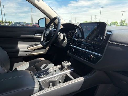 Used 2023 Nissan Pathfinder Platinum w/ Cargo Package AWD/4WD image 30