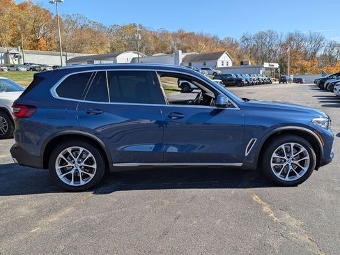 Used 2022 BMW X5 xDrive40i w/ Premium Package image 2