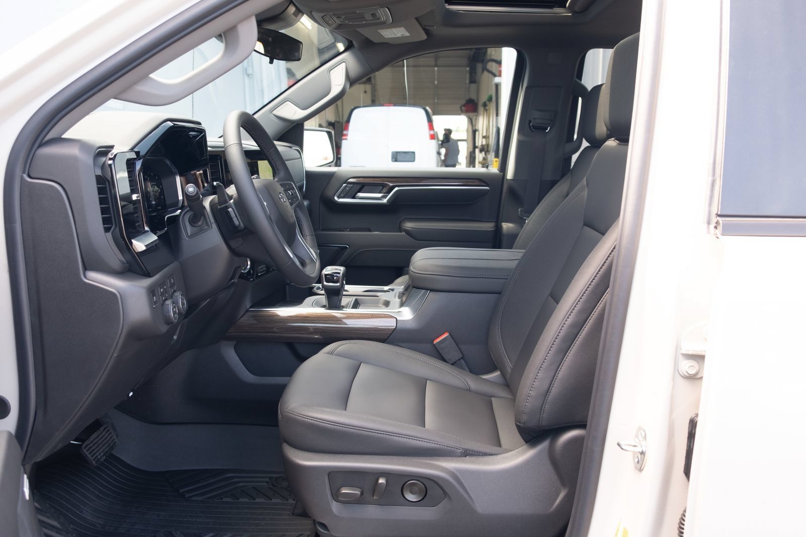 New 2026 Chevrolet Silverado 1500 RST w/ Convenience Package II AWD/4WD image 11