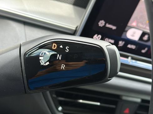 New 2026 Volkswagen Tiguan SE AWD/4WD image 17