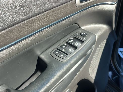 Used 2018 Jeep Grand Cherokee Limited image 24