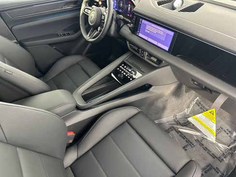 New 2026 Porsche Macan Turbo Electric AWD/4WD image 18