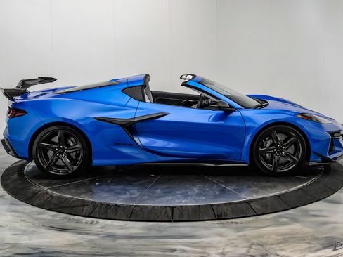 Used 2024 Chevrolet Corvette Z06 w/ Z07 Performance Package RWD image 29
