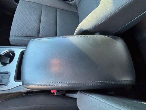 Used 2020 Jeep Grand Cherokee Laredo RWD image 15
