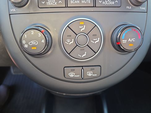 Used 2013 Kia Soul FWD image 19