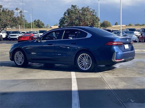 Certified 2025 BMW 530i image 9
