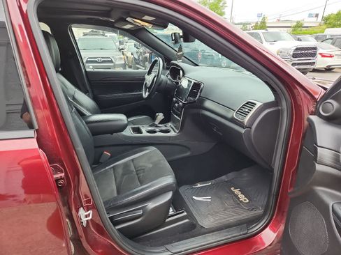 Used 2019 Jeep Grand Cherokee Altitude AWD/4WD image 21