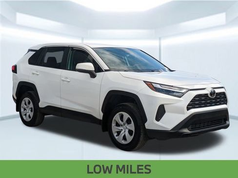 Used 2024 Toyota RAV4 LE image 9
