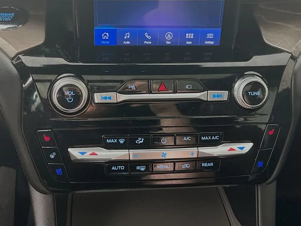 Used 2023 Ford Explorer Platinum w/ Technology Package AWD/4WD image 17