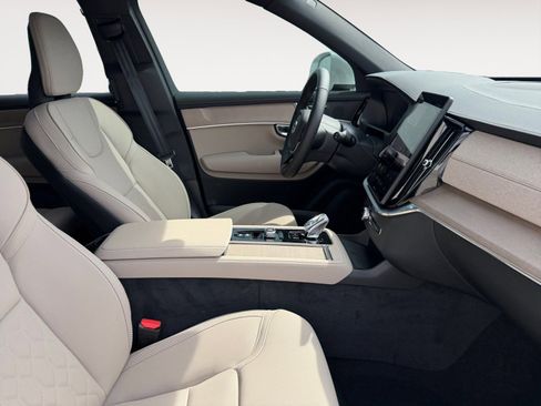 New 2026 Volvo XC90 B6 Plus w/ Protection Package Premier image 15