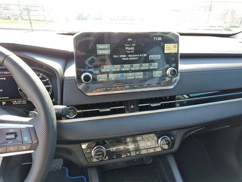 Used 2024 Mitsubishi Outlander 4WD Plug-In Hybrid image 39