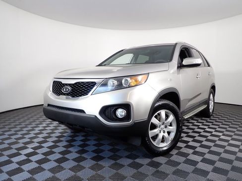 Used 2012 Kia Sorento LX w/ Convenience Pkg FWD image 2