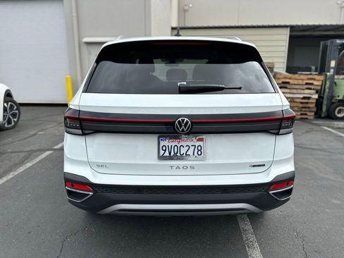 Certified 2025 Volkswagen Taos SEL AWD/4WD image 5