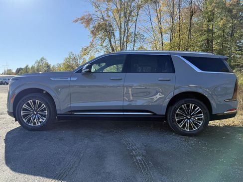 New 2026 Cadillac Escalade IQL Luxury image 8