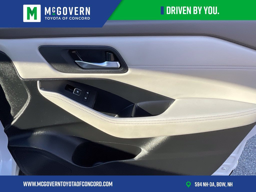 Used 2024 Nissan Rogue SL AWD/4WD image 38