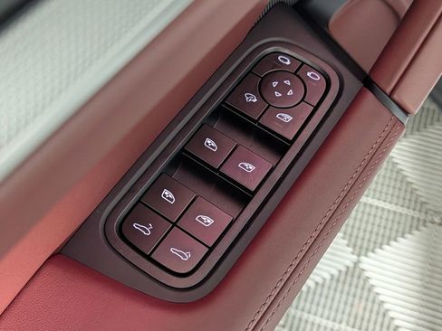 New 2026 Porsche Cayenne Coupe AWD/4WD image 27