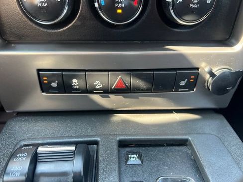 Used 2012 Jeep Liberty Sport AWD/4WD image 28