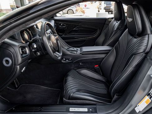 Used 2019 Aston Martin DB11 Volante image 16