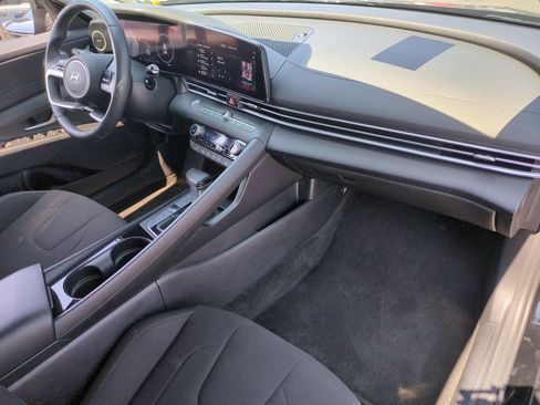 Used 2025 Hyundai Elantra SEL FWD image 32
