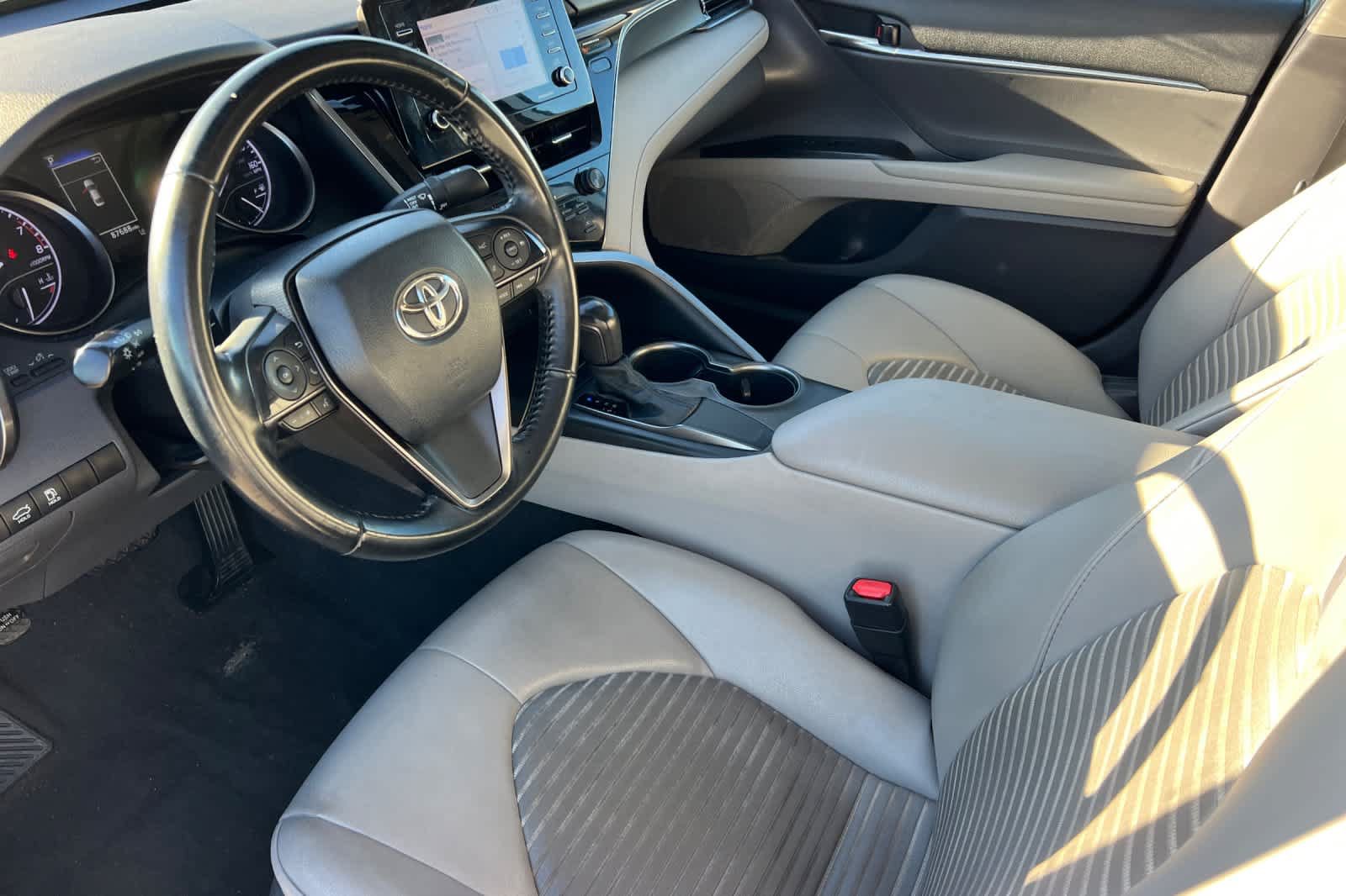 Used 2021 Toyota Camry SE FWD image 9