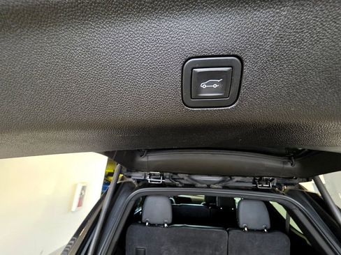 Used 2025 Chevrolet Tahoe LT AWD/4WD image 12