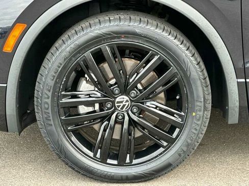 Used 2022 Volkswagen Tiguan SE R-Line image 35