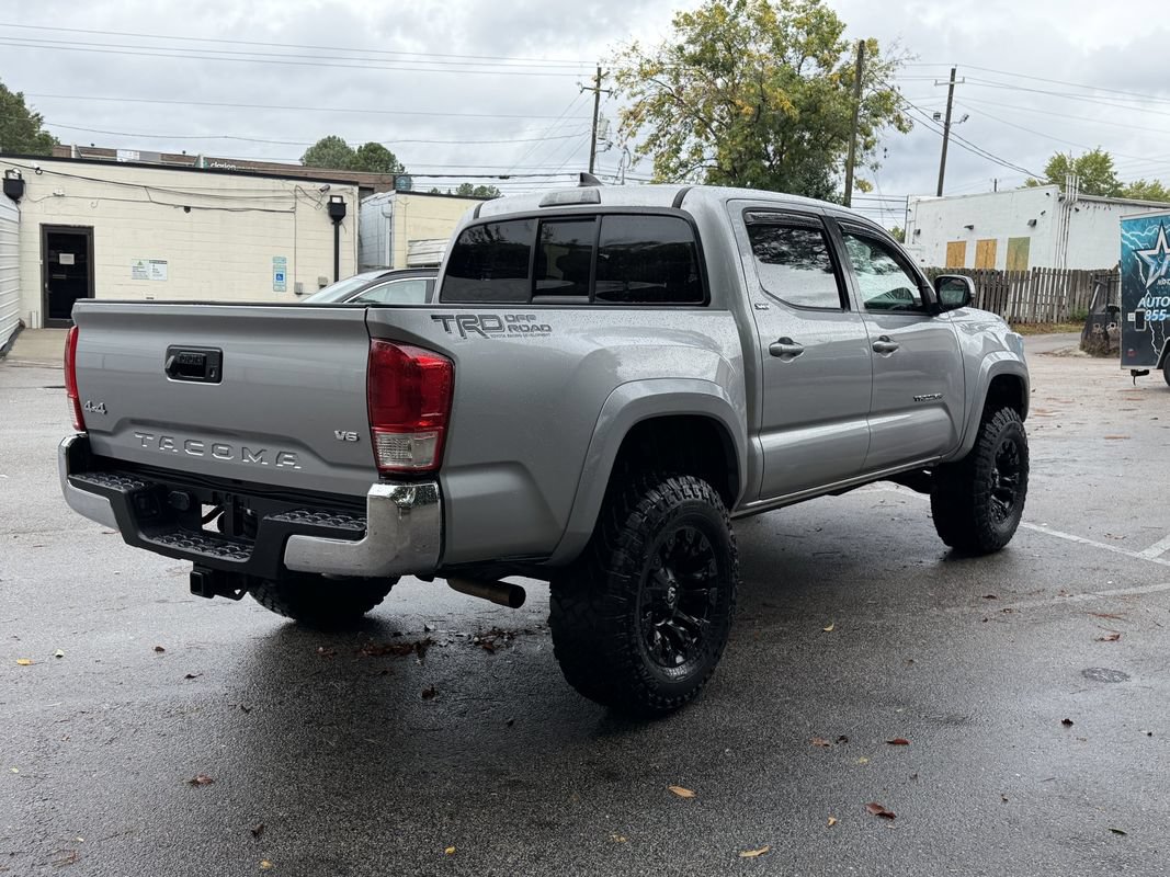 Used 2017 Toyota Tacoma SR5 w/ Tow Package AWD/4WD image 4