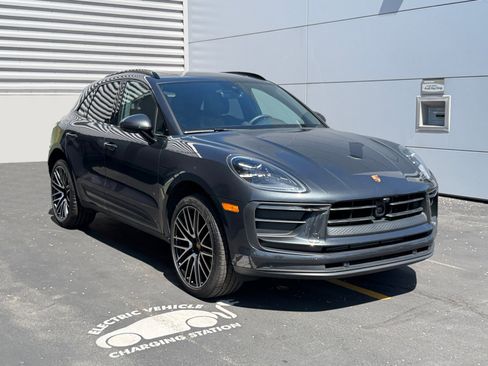 Certified 2026 Porsche Macan AWD/4WD image 7