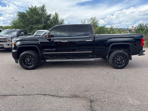 Used 2019 GMC Sierra 2500 Denali w/ Duramax Plus Package AWD/4WD image 4
