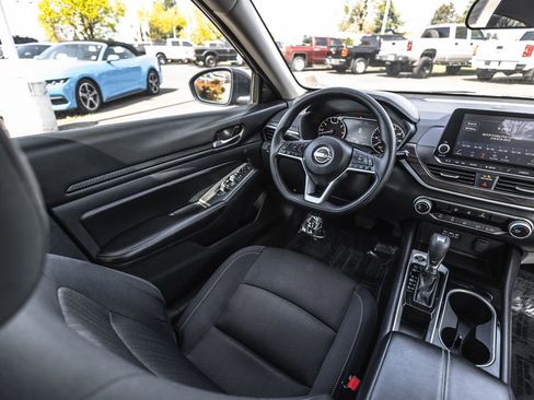 Used 2024 Nissan Altima 2.5 SV FWD image 22