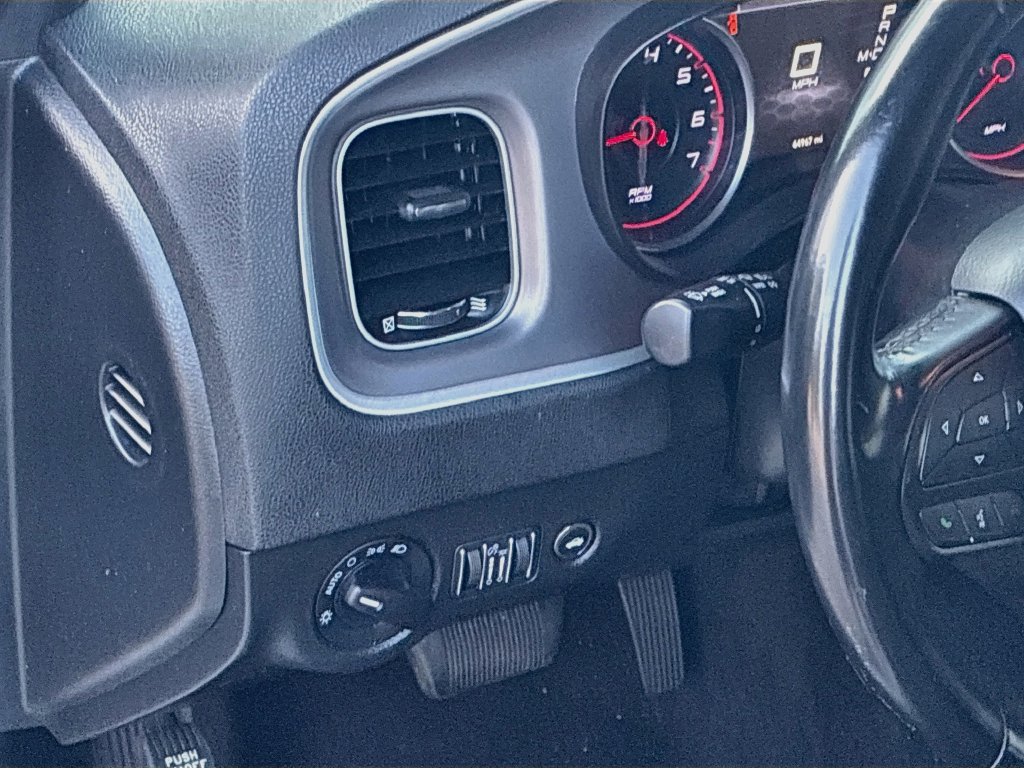 Used 2022 Dodge Charger SXT RWD image 10