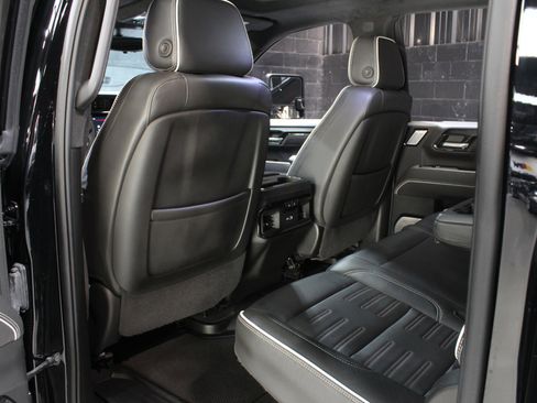 Used 2024 GMC Sierra 2500 AT4X image 45