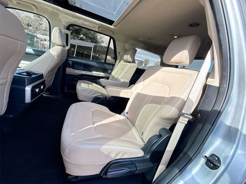 Used 2023 Ford Expedition Limited image 27