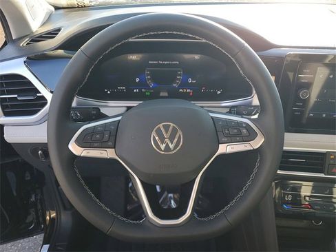New 2026 Volkswagen Taos SE image 18