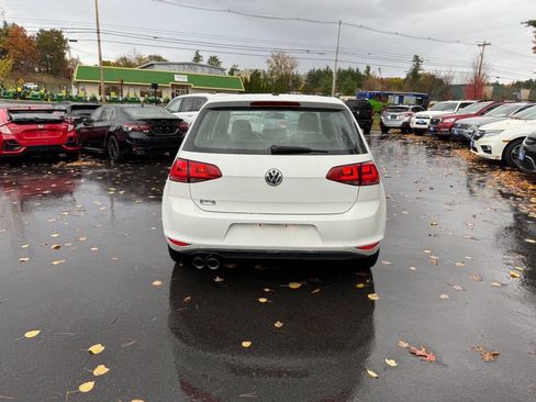 Used 2015 Volkswagen Golf S image 9