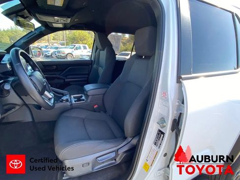 Certified 2025 Toyota 4Runner SR5 AWD/4WD image 32