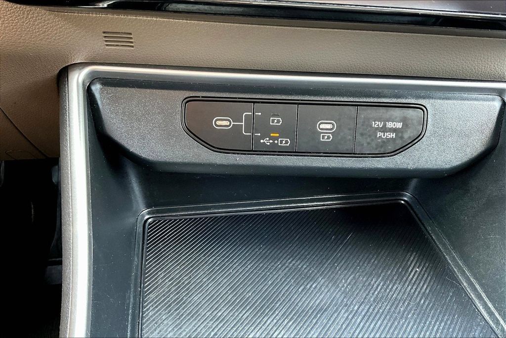 Used 2025 Kia Carnival FWD image 16