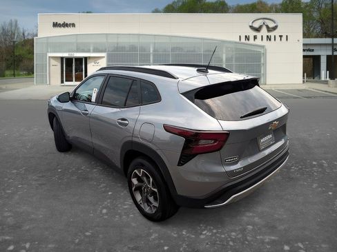 Used 2025 Chevrolet Trax LT FWD image 5