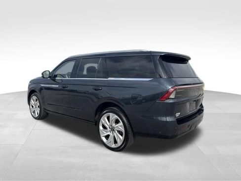 Used 2025 Lincoln Navigator Reserve AWD/4WD image 3