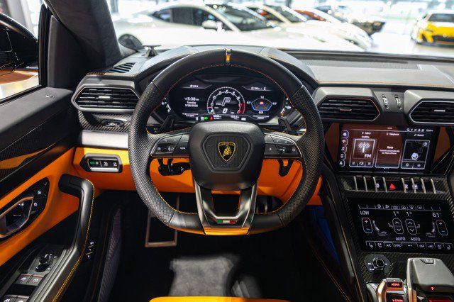 Used 2022 Lamborghini Urus AWD/4WD image 19