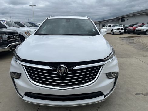 Used 2024 Buick Enclave Essence FWD image 2
