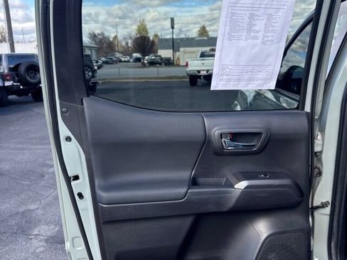 Used 2022 Toyota Tacoma TRD Sport w/ TRD Premium Sport Package image 11