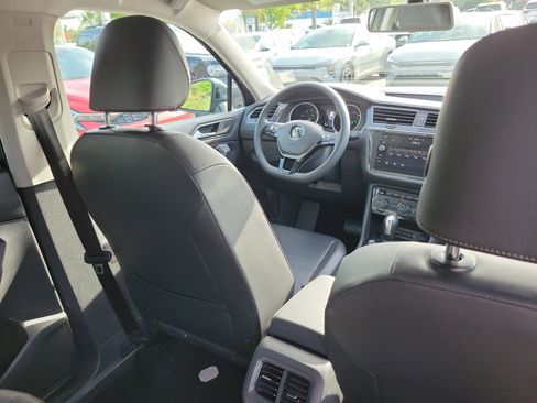 Used 2020 Volkswagen Tiguan SE image 14