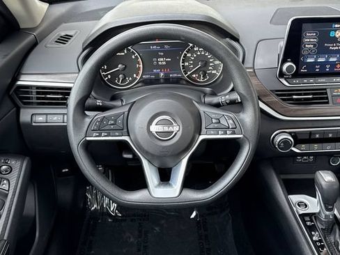 Used 2025 Nissan Altima 2.5 SV FWD image 16