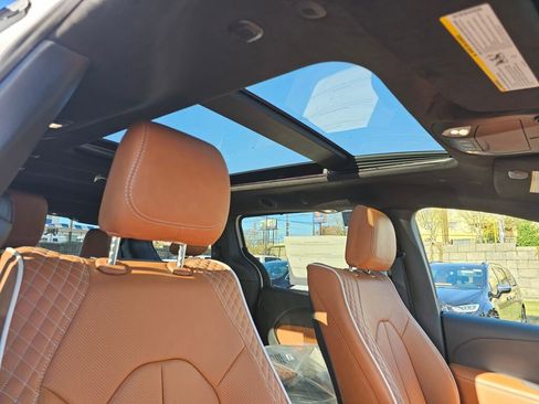 New 2026 Chrysler Pacifica Pinnacle image 12