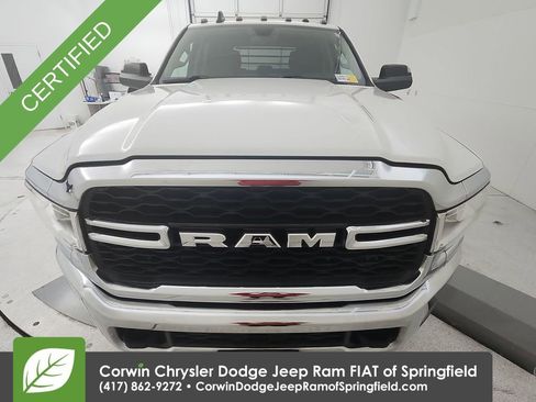 Used 2020 RAM 3500 Tradesman w/ Chrome Appearance Group image 3