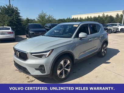Used 2025 Volvo XC40 B5 Plus