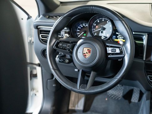 Certified 2022 Porsche Macan S AWD/4WD image 26