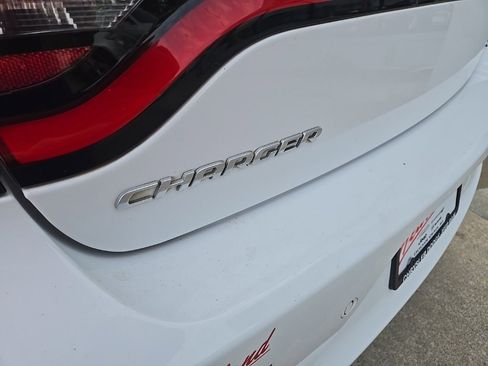 Used 2018 Dodge Charger SXT image 22