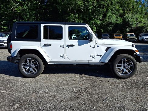 Certified 2024 Jeep Wrangler Unlimited w/ Convenience Group AWD/4WD image 7
